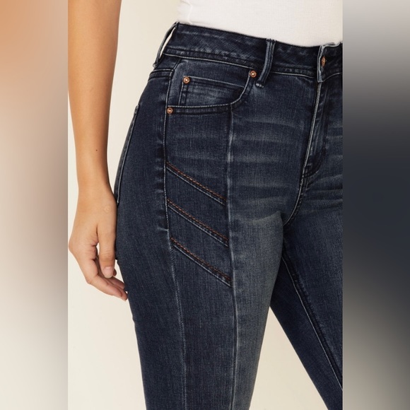 Grace in LA Women's Pleated Super Flare Leg Jeans short fringe size 30 Regular - Picture 3 of 4